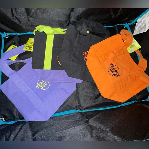 FREE WITH $15 Purchase (1) Trader Joe’s Trick Or Treat Mini Canvas Tote Bag NWT - Picture 2 of 7